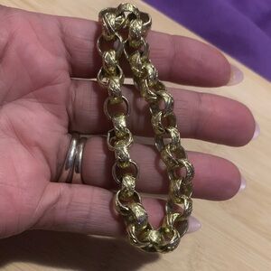 Elegant Gold Chain Bracelet